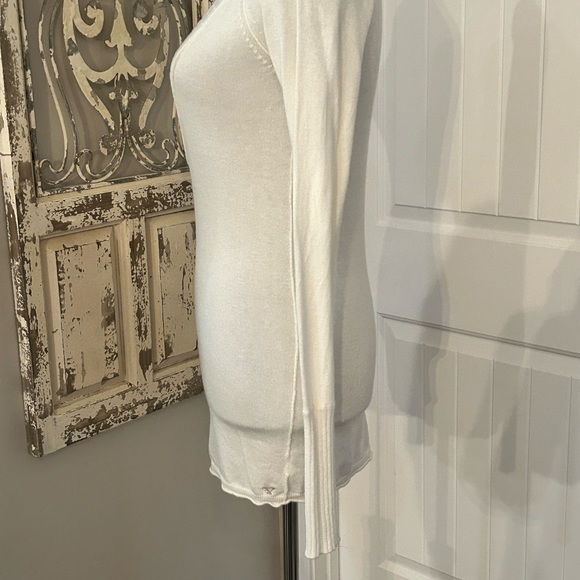 American Eagle - Size Medium - Cream Color  Sweater - Picture 3 of 5